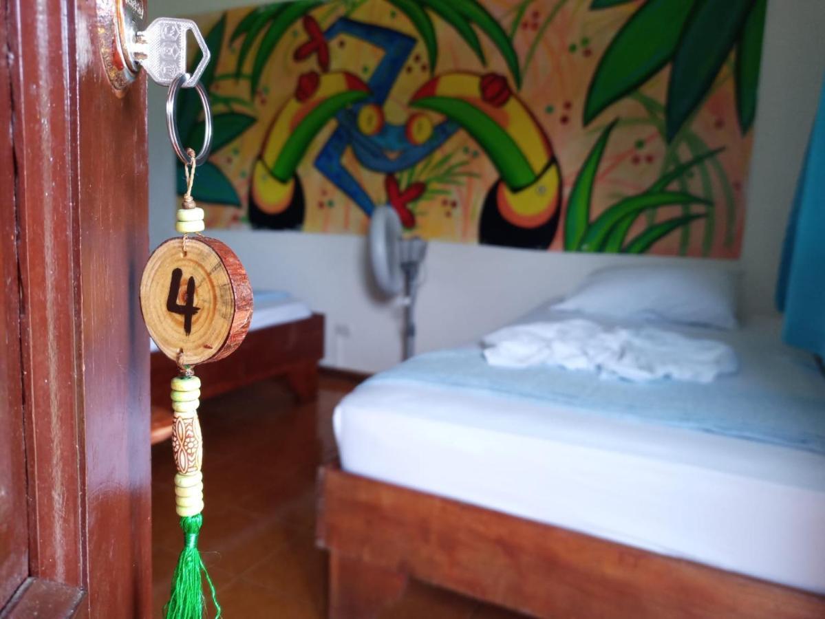 Miss Miriam. Hotel Frente Al Mar Tortuguero Buitenkant foto